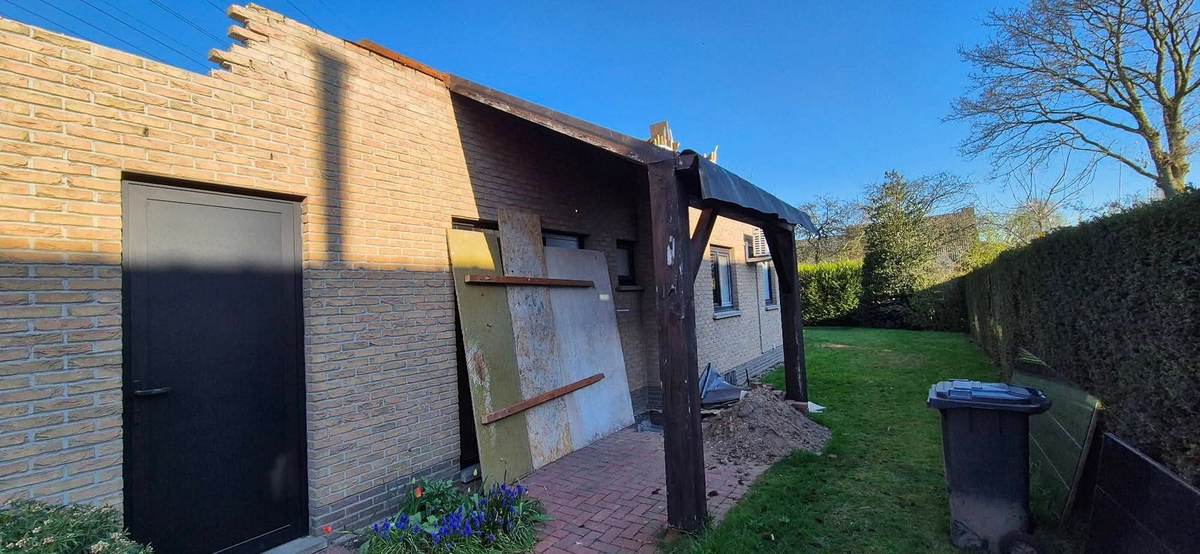 Afbraakwerken in uitvoering — Wondelgem — TSKR BV