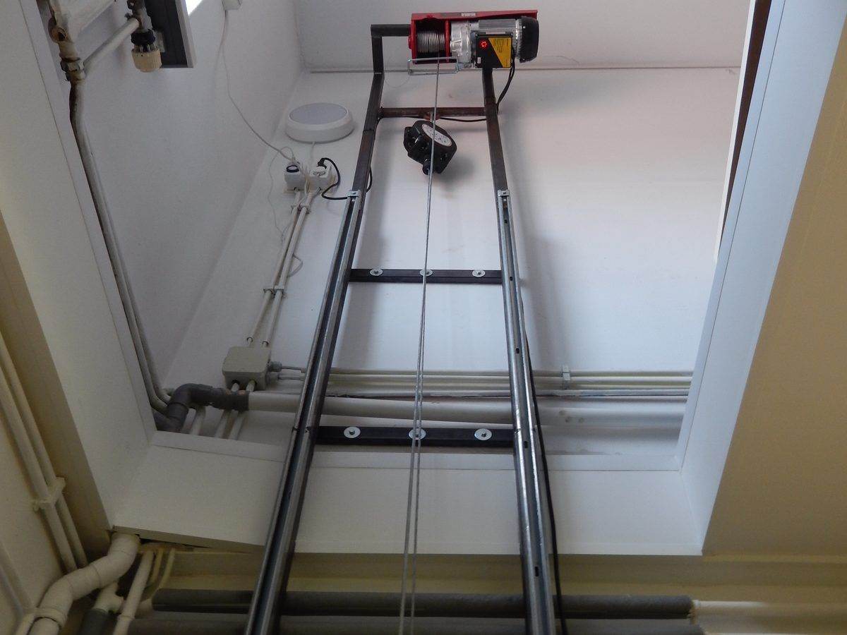 Elektrische lieraandrijving van goederenlift — TSKR BV laswerken Oost-Vlaanderen
